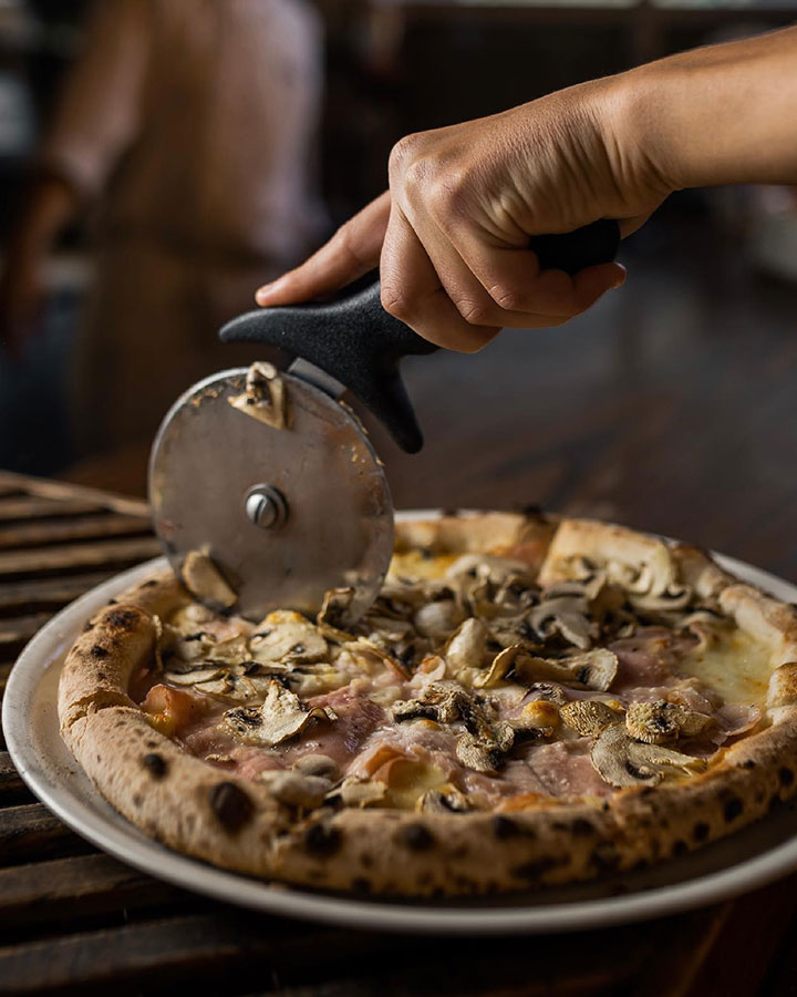 Tavolina-Bistro--Food-Styles-Italian--Pizza-p𝐢𝐳𝐳𝐚-𝐏𝐫𝐨𝐬𝐜𝐢𝐮𝐭𝐭𝐨-𝐄-𝐅𝐮𝐧𝐠𝐡I
